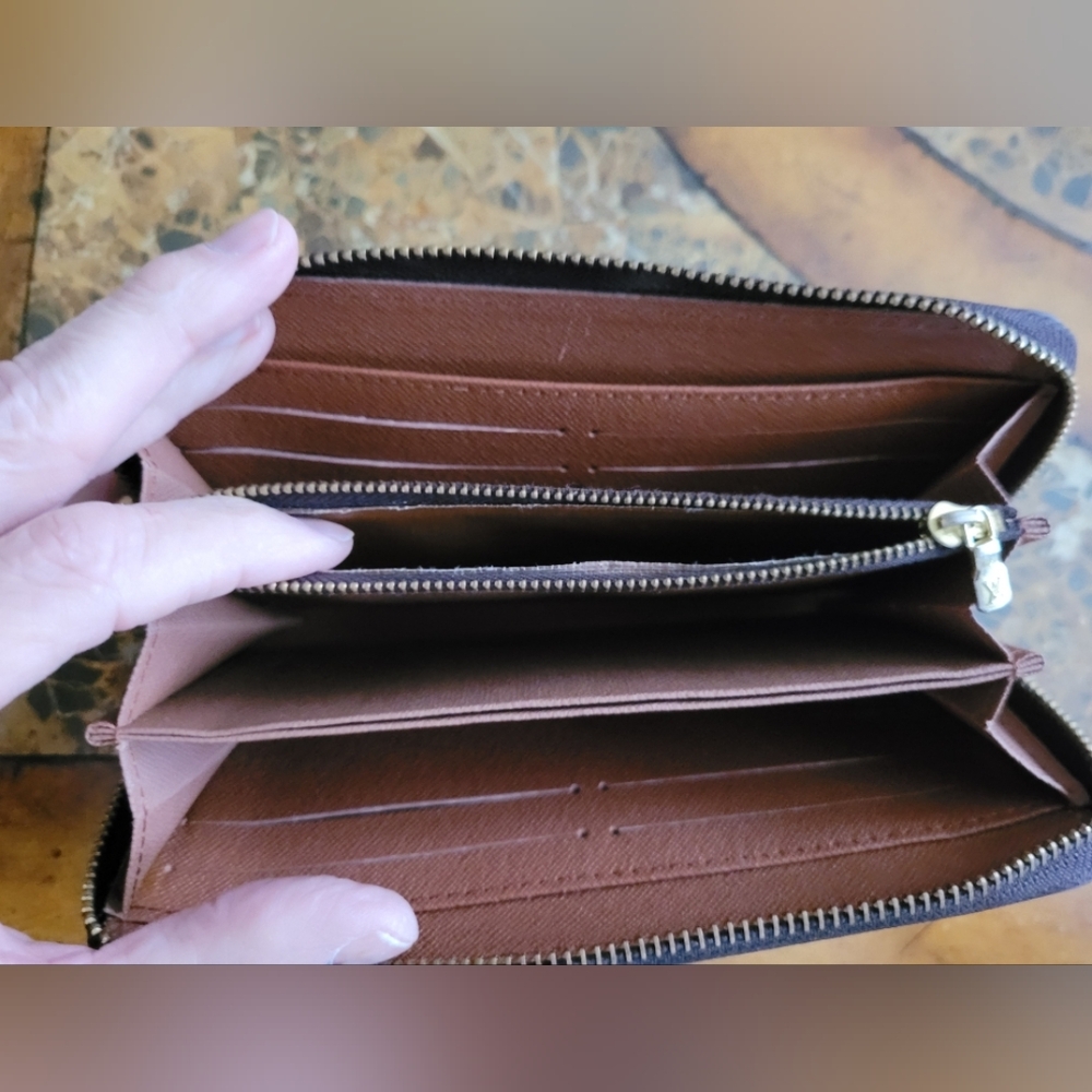 Louis Vuitton Monogram Wallet - Picture 6 of 6